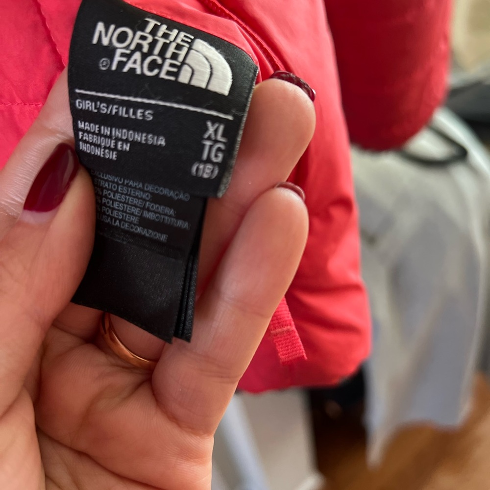 North face winter jacket - Picture 3 of 6